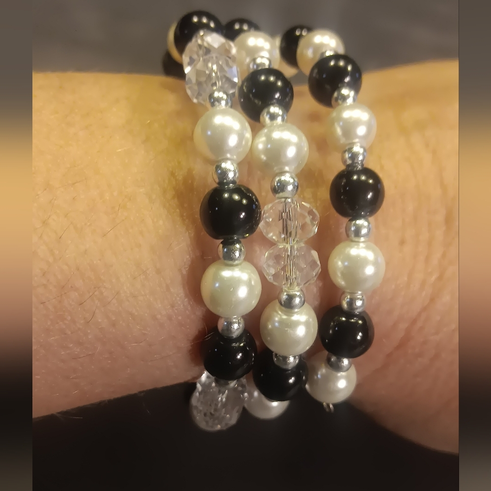 Classic Black and White Beaded Memory Wire Style Wrap Bracelet - Picture 2 of 6